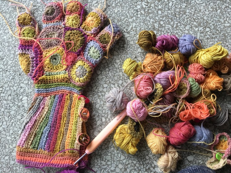 sideways construction for glove gauntlet using single and half-treble crochet