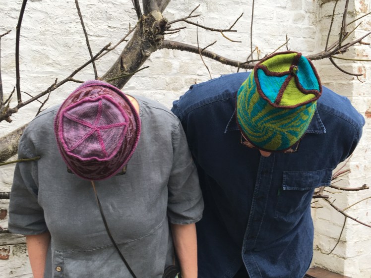 Seamed crowns of patterned machine-knit hats